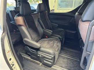 2018 Toyota Alphard - Thumbnail