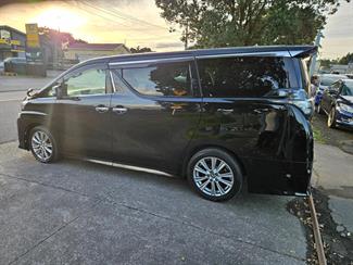 2017 Toyota Vellfire - Thumbnail
