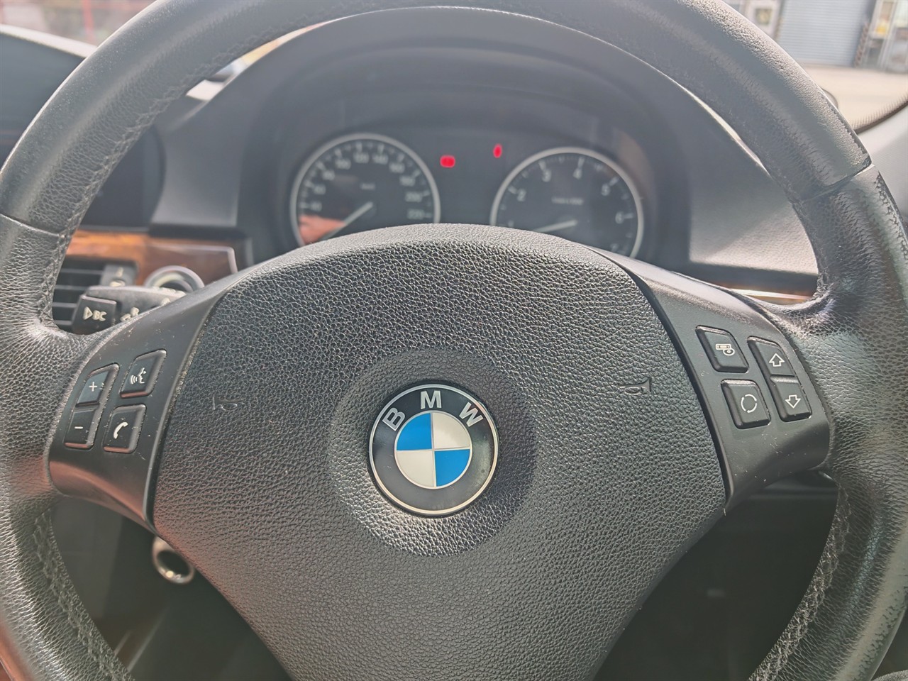 2009 BMW 325i