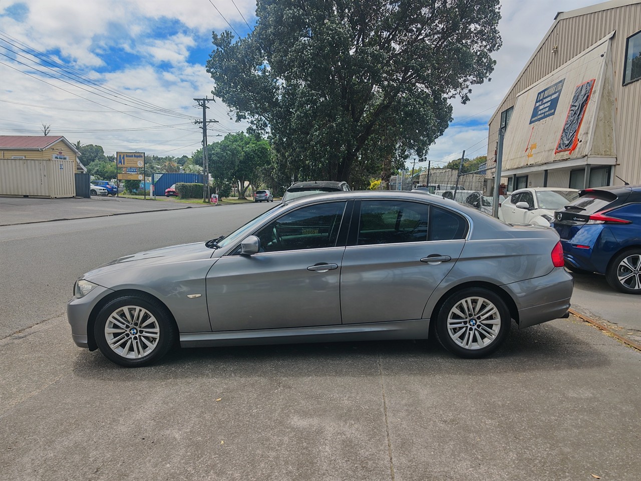 2009 BMW 325i
