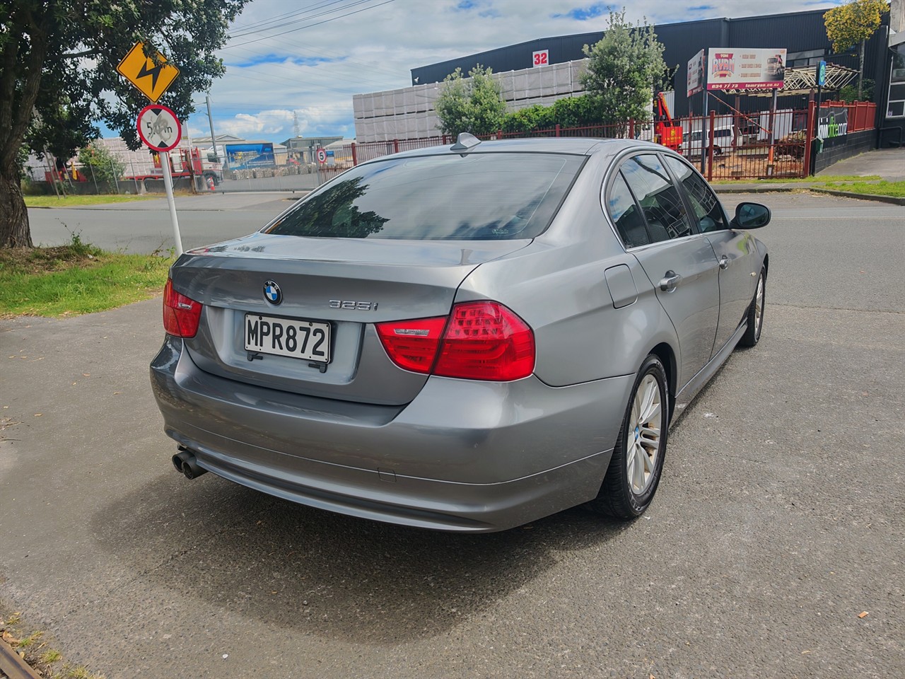 2009 BMW 325i