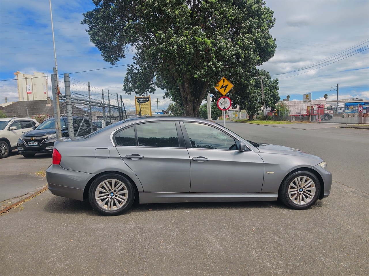 2009 BMW 325i