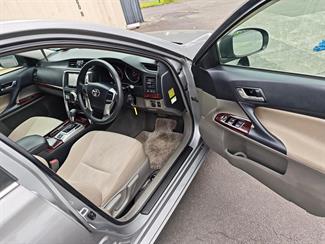 2010 Toyota Mark X - Thumbnail