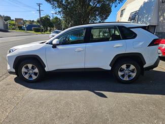 2022 Toyota RAV4 - Thumbnail