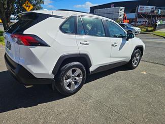 2022 Toyota RAV4 - Thumbnail