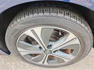 2019 Nissan Leaf - Thumbnail