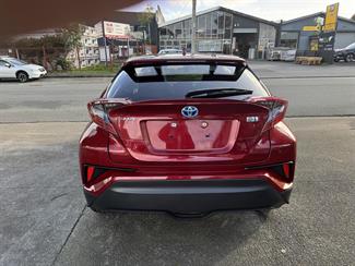 2018 Toyota C-HR - Thumbnail