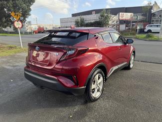 2018 Toyota C-HR - Thumbnail