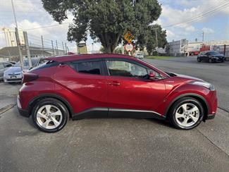 2018 Toyota C-HR - Thumbnail