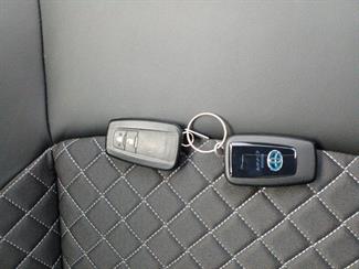 2019 Toyota C-HR - Thumbnail