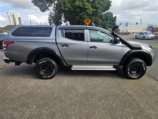 2015 Mitsubishi Triton - Thumbnail