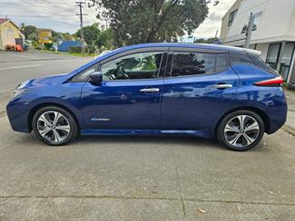 2021 Nissan Leaf - Thumbnail