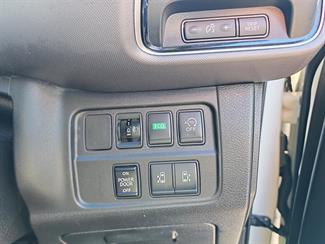 2017 Nissan Serena - Thumbnail