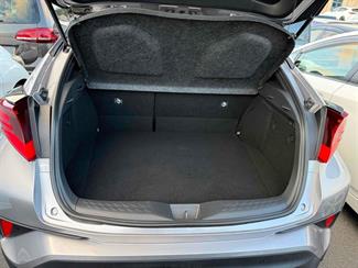 2021 Toyota C-HR - Thumbnail