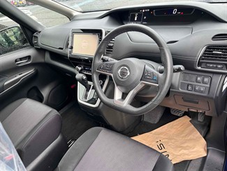 2018 Nissan Serena - Thumbnail