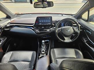 2017 Toyota C-HR - Thumbnail