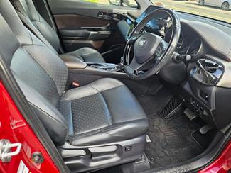 2017 Toyota C-HR - Thumbnail