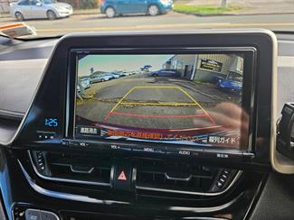 2017 Toyota C-HR - Thumbnail
