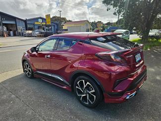 2017 Toyota C-HR - Thumbnail