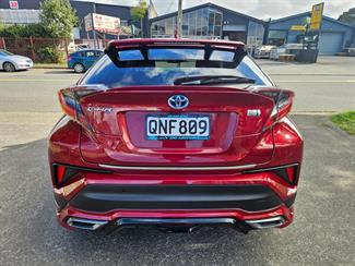 2017 Toyota C-HR - Thumbnail