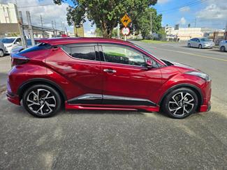 2017 Toyota C-HR - Thumbnail