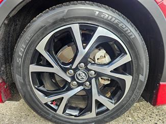 2017 Toyota C-HR - Thumbnail