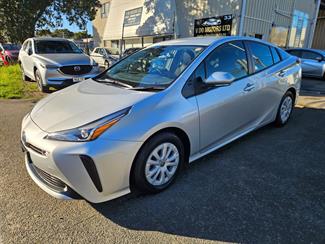 2021 Toyota Prius - Thumbnail