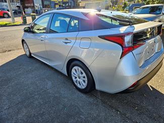 2021 Toyota Prius - Thumbnail