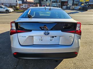 2021 Toyota Prius - Thumbnail