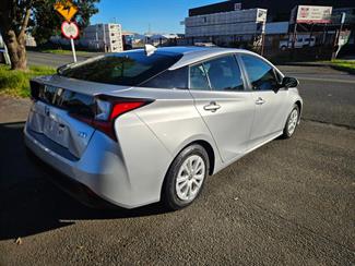2021 Toyota Prius - Thumbnail