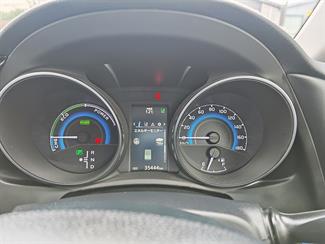 2017 Toyota Auris - Thumbnail