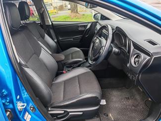 2017 Toyota Auris - Thumbnail