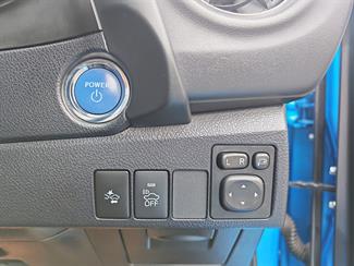 2017 Toyota Auris - Thumbnail