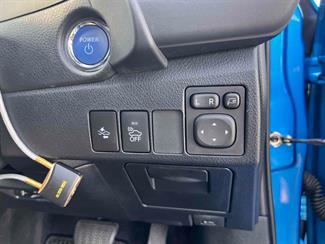 2017 Toyota Auris - Thumbnail