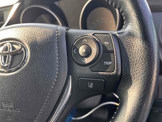 2017 Toyota Auris - Thumbnail