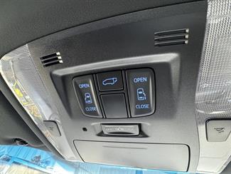 2016 Toyota Alphard - Thumbnail