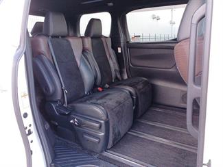 2016 Toyota Alphard - Thumbnail