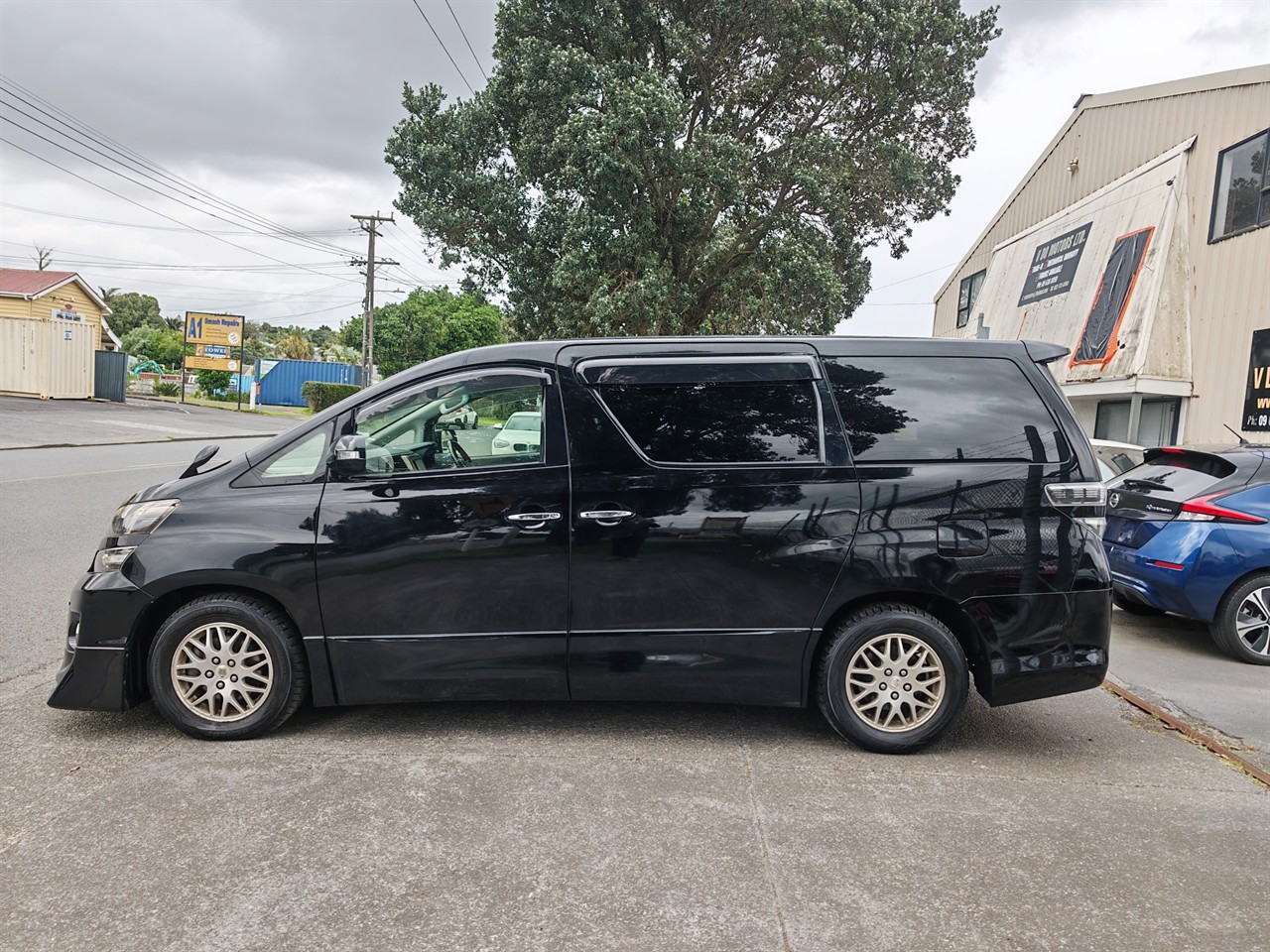 2013 Toyota Vellfire