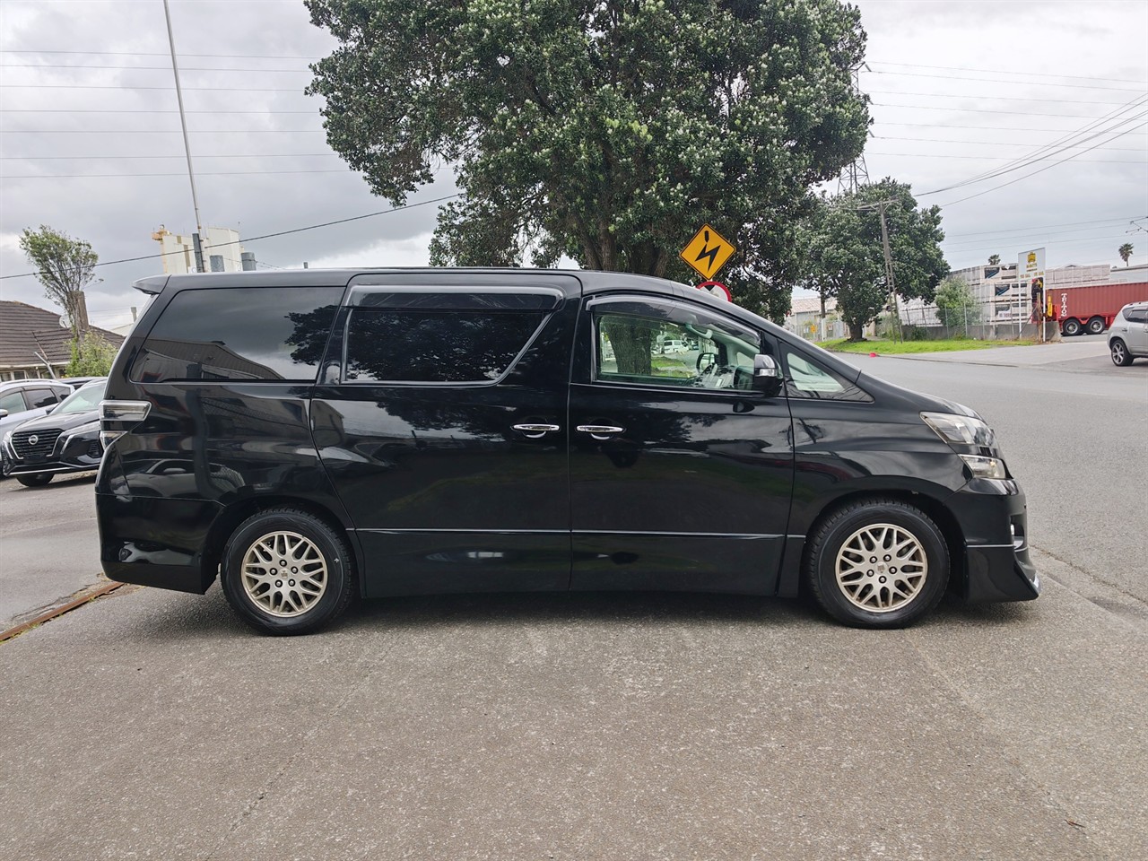 2013 Toyota Vellfire