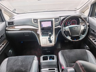 2013 Toyota Vellfire - Thumbnail