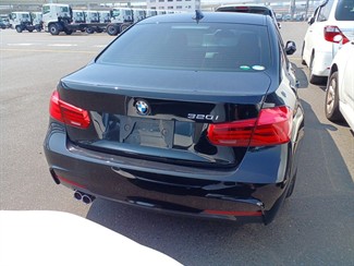 2017 BMW 320i - Thumbnail