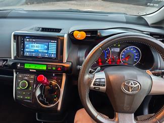 2013 Toyota Wish - Thumbnail