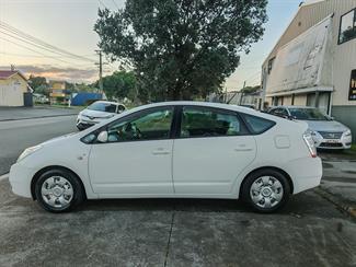 2009 Toyota Prius - Thumbnail