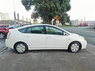 2009 Toyota Prius - Thumbnail
