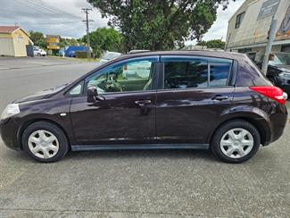 2010 Nissan Tiida - Thumbnail