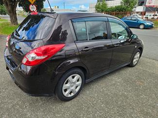 2010 Nissan Tiida - Thumbnail