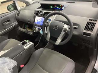 2014 Toyota Prius - Thumbnail