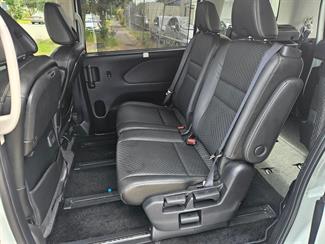 2020 Nissan Serena - Thumbnail