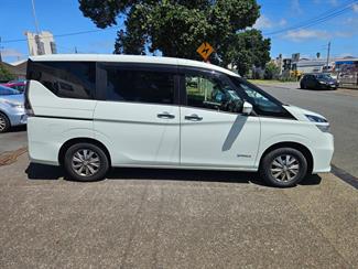 2020 Nissan Serena - Thumbnail