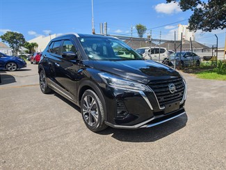 2021 Nissan KICKS - Thumbnail